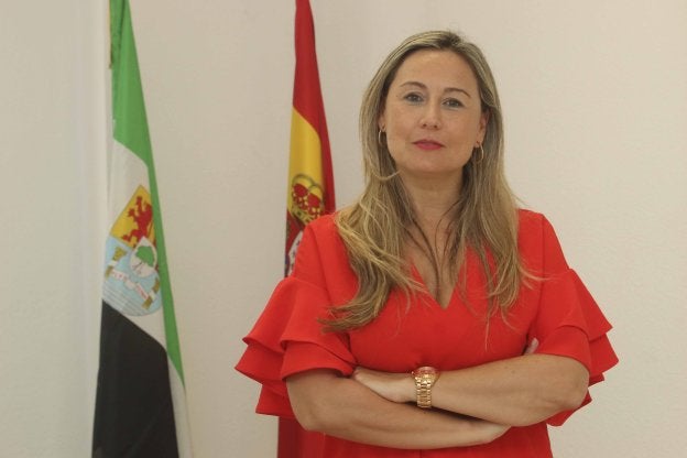 Eva María Molinero, en su despacho de la oficina de la Defensora de los Usuarios del SES, en Mérida. :: j. m. romero