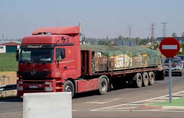 Tráfico denso en un tramo de la N-430 el pasado jueves. :: j. m. romero