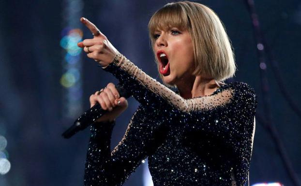 Swift canat en la gala de los Grammy en 2016. /Mario Anzuoni (Reuters)