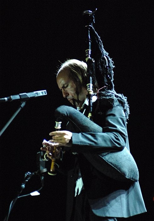 Carlos Núñez, en el Folk Plasencia de 2009. :: hoy