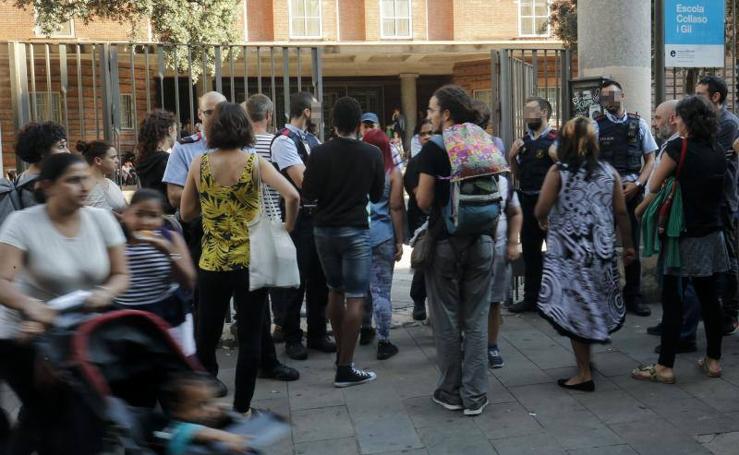 Comienza la ocupación de colegios electorales en Cataluña