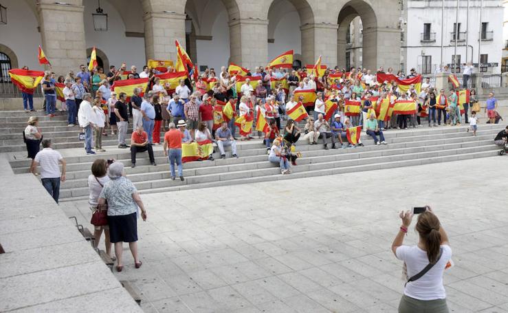 Concentración contra el referéndum catalán en Cáceres