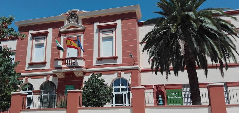 Educación formaliza tres contratos de obras en diferentes centros de la región