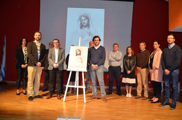 Momento de la presentación del cartel oficial de los actos por este 75 aniversario. :: f. h./