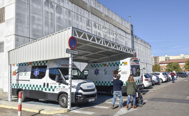 Vehículos de Ambulancias Tenorio prestando servicio. / /J. V. ARNELAS