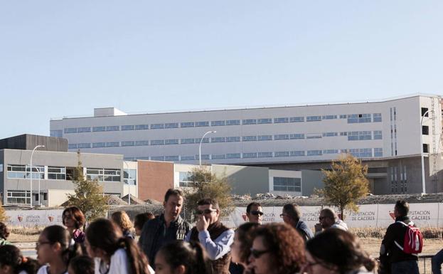 El nuevo hospital de Cáceres, cuya primera fase se prevé acabar en el verano de 2018./HOY