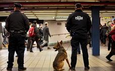 La Policía vigila la zona donde tuvo lugar el ataque./Efe