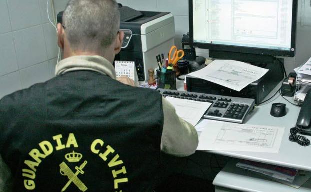 Realizan registros en Badajoz para desarticular un grupo que vendía coches robados