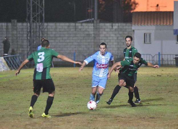 Javito durante el partido ante el Jerez. :: Karpint/