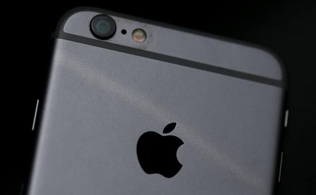 El iPhone 6 es uno de los dispositivos afectados./Afp