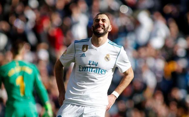 Karim Benzema, durante el último clásico en el Bernabéu. /EFE