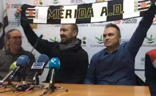 Presentación del himno del Mérida adapatdo por la banda de rock Bucéfalo/@Merida_AD