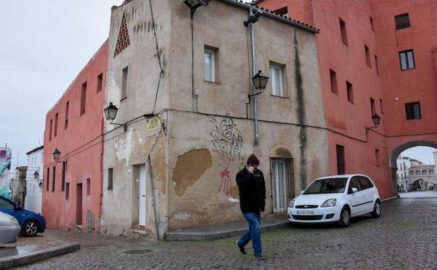 La vivienda ocupada ilegalmente junto a las Casas Coloradas./HOY