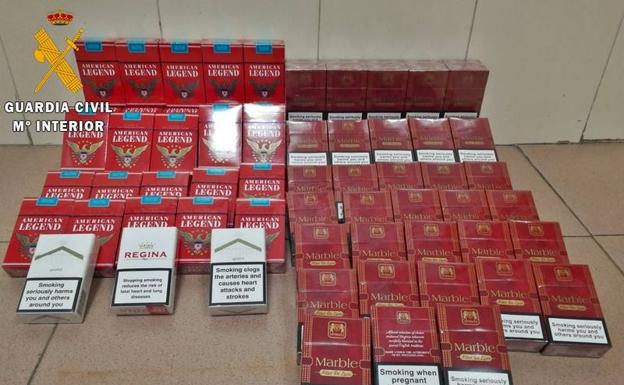 Tabaco intervenido en una tienda de alimentación de Badajoz. /