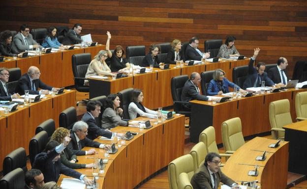 El PSOE tiene esperanzas de aprobar las cuentas y Podemos dice que quedan flecos
