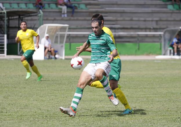Javi Navarro, en el partido de la primera vuelta. :: a. méndez/