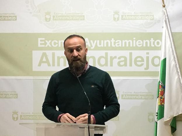El alcalde, ayer. :: g. c./