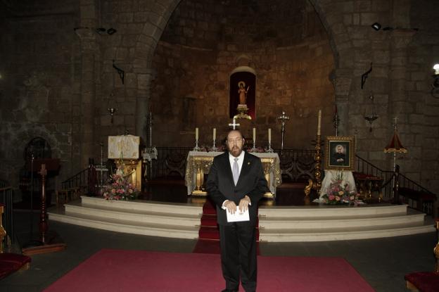 Miguel del Barco, ayer en la basílica de Santa Eulalia. :: J. M. Romero/