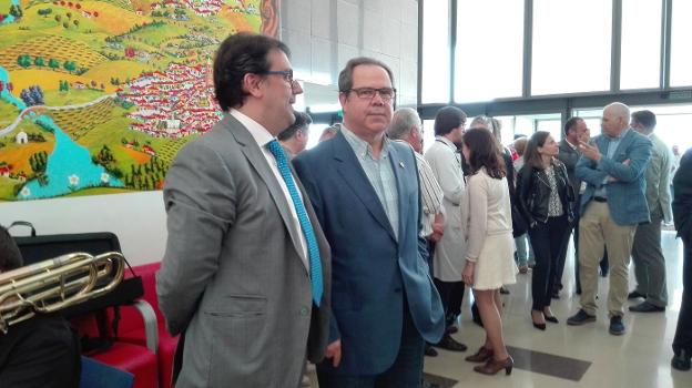 Vergeles y el presidente de la Plataforma por la Sanidad Pública . :: g. c./
