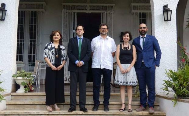 Uno de los encuentros mantenidos por la delegación extremeña con miembros del Gobierno cubano: HOY/