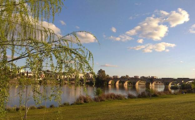 Parque del río Guadiana en Badajoz, ayer:: HOY/