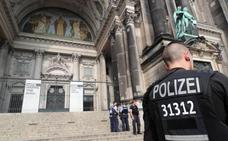 Tiroteo en la catedral de BerlĂn con dos heridos, uno de ellos un policĂa