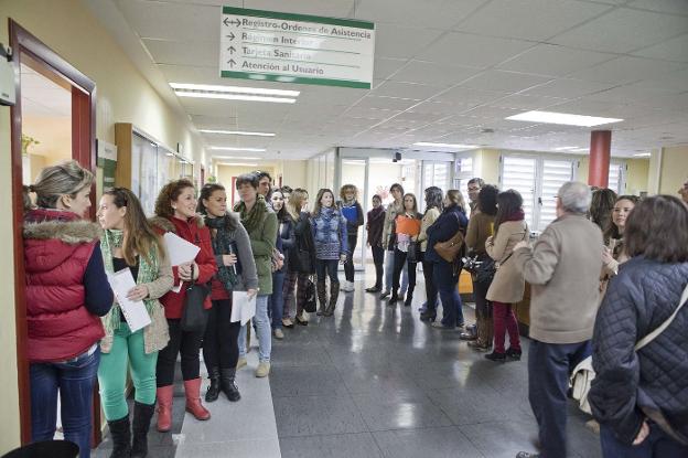 Aspirantes a enfermeros impugnaron el último examen de una oposición del SES en 2014. :: hoy/