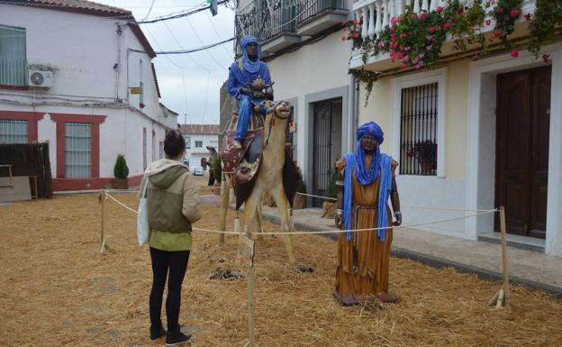 Belén artístico 'La Nacencia', en las calles de Villar de Rena hasta el próximo 9 de enero.