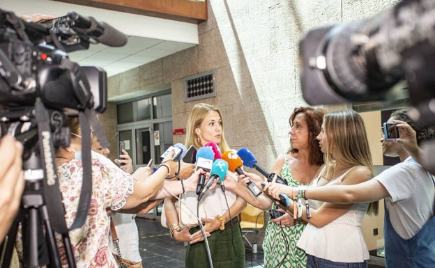La abogada Sylvia Córdoba participa en los medios el 4 de agosto en el Palacio de Justicia.
