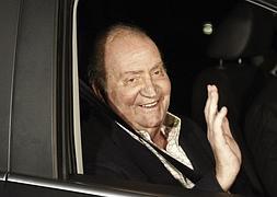 Don Juan Carlos, a la salida del hospital. / Archivo/