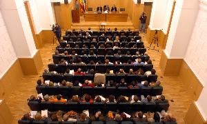 Celebración del día del centro en el salón de actos de la Uex. HOY/