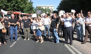 Protestas de funcionarios en Cáceres en julio de 2012 cuando se conoció la supresión. / HOY/