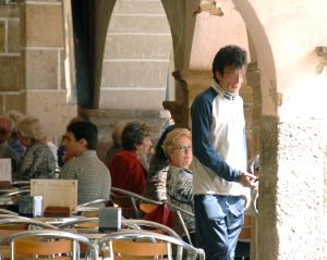 A partir de la una de la tarde comienzan a llegar los 'pedigüeños' a la Plaza y continúan pidiendo hasta la noche. / PALMA/