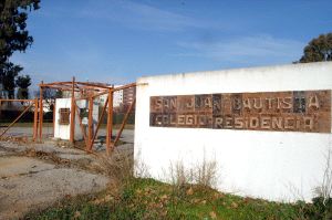 En el centro de menores San Juan Bautista de Badajoz permanece otro de los hijos de la madre y abuela de 34 años. / ALFONSO/