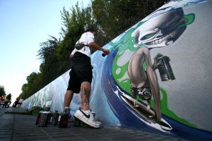El concurso de Wall Art celebrado en Sevilla es único: 2 500 metros cuadrados de paredes han mudado la piel estos días. / RAÚLDOBLADO / DINO/