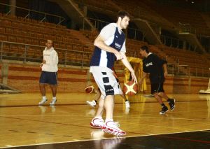 Marc Mazur, el último fichaje del Habitacle, en el entrenamiento de ayer en La Granadilla. / EMILIO PIÑERO/