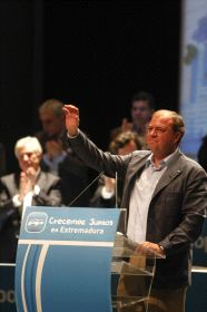 El nuevo presidente pide a los afiliados trabajo y cercanía con el ciudadano. / J. M. ROMERO/