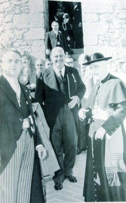 Llopis Ivorra junto al alcalde Díaz de Bustamante./ GUERRERO/