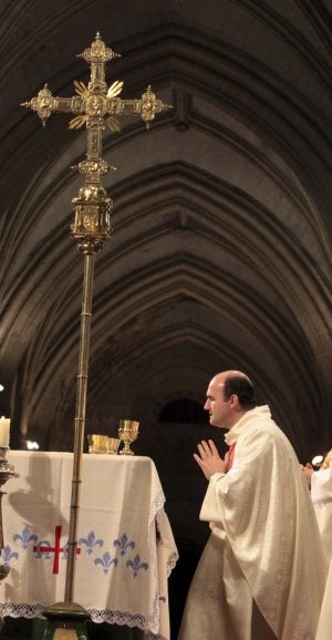 El nuevo obispo de San Sebastián, en la misa de ayer en la catedral. ::
R. C./