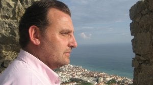 Basilio Sánchez, que pasó los veranos de su niñez en Figueira da Foz, posa en Sintra. ::
HOY/