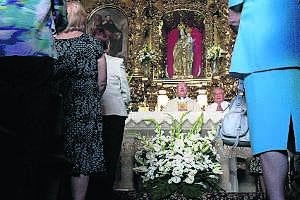 La ermita, durante uno de los oficios. :: ANDY SOLÉ/