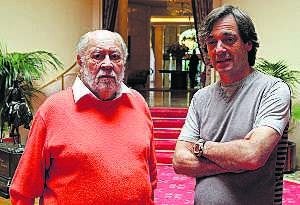 Jaime de Armiñán y su hijo Álvaro de Armiñán, quien comenzará a rodar un filme taurino. :: EFE/