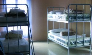 El albergue tiene capacidad para 40 plazas en diez habitaciones cuádruples con baño. :: G. C./
