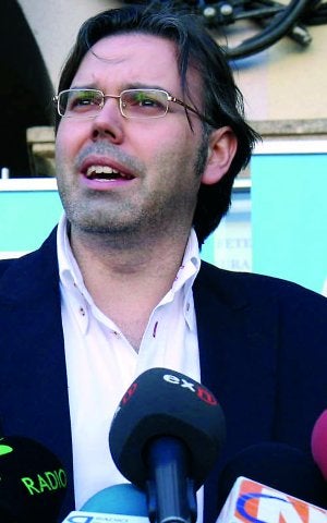 Fernando Pizarro en una intervención pública en la Plaza. :: HOY/