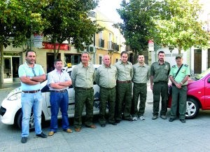 Equipo de la guardería rural con el edil y técnicos municipales. :: F. H./