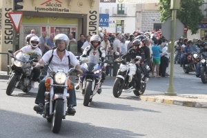 Algunos de los moteros participantes en esta concentración. ::
KARPINT/