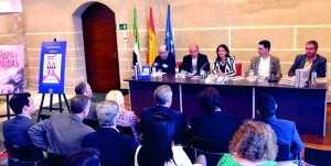 Acto ayer por la tarde en las Casas Consistoriales. :: J.V.ARNELAS/
