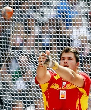 Javier Cienfuegos lanza en los Juegos Olímpicos de Londres. :: EFE/