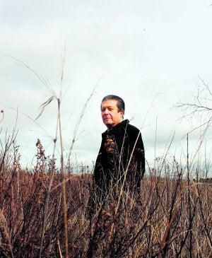 Federico Mayor Zaragoza, fotografiado en el campus de la Universidad Autónoma de Madrid. ::
JOSÉ LUIS NOCITO/