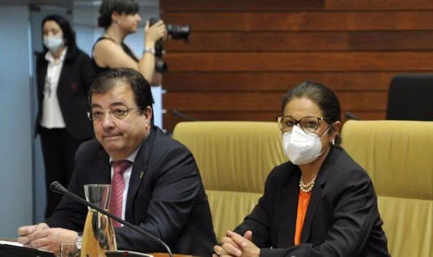 Blanco-Morales y Vara en el Pleno de la Asamblea.